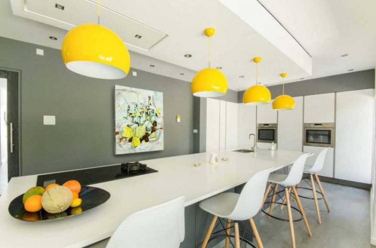 Желтая люстра на кухню: 100 фото в интерьере