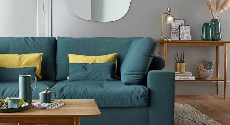 Зеленый диван в интерьере гостиной и других комнат