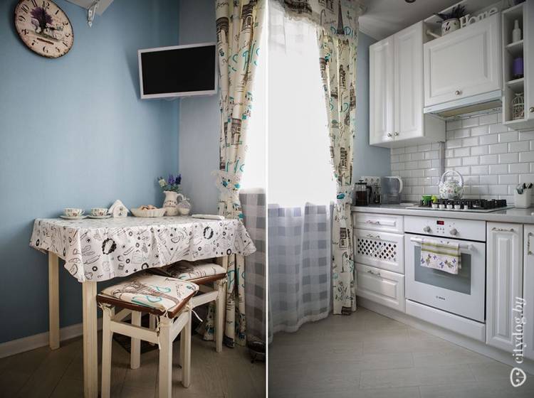 Маленькая белая кухня с голубыми стенами в стиле прованс