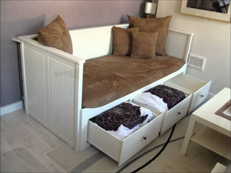 Прямой кухонный диван с ящиком и местом для сна для маленькой кухни