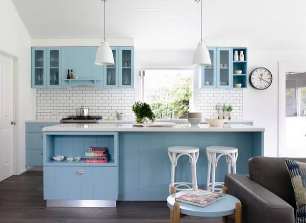 Кухня с голубыми фасадами