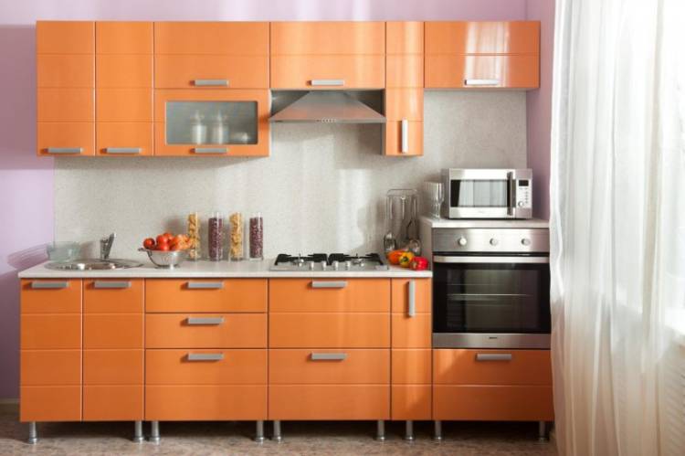 Кухня персикового цвет