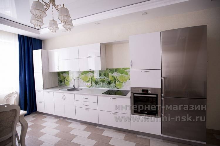 Красивый прямой кухонный гарнитур в белом цвете на заказ Лад