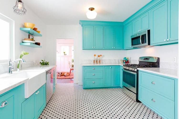 Сочетание бирюзового цвета в интерьере кухни