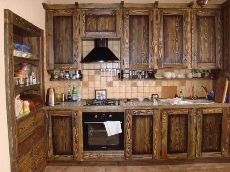 Кухня Жемчужина угловая из дерева со встроенной техникой на заказ в Москве и Московской области