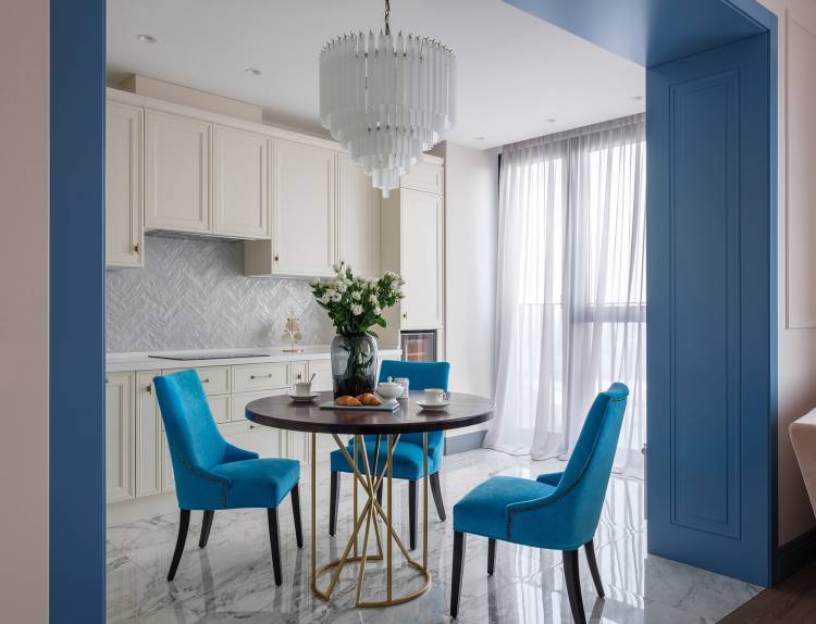 Синие стулья для кухни: 84 фото в интерьере
