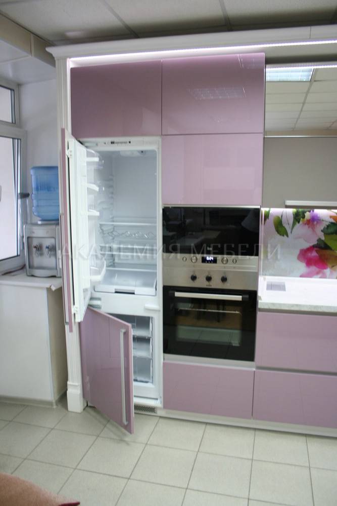 Кухонный гарнитур лаванда с ярким топом в Томске, фото и