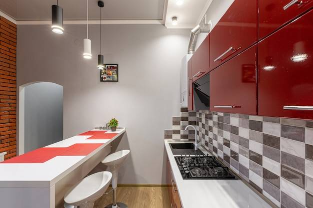 Красная кухня в современном стиле