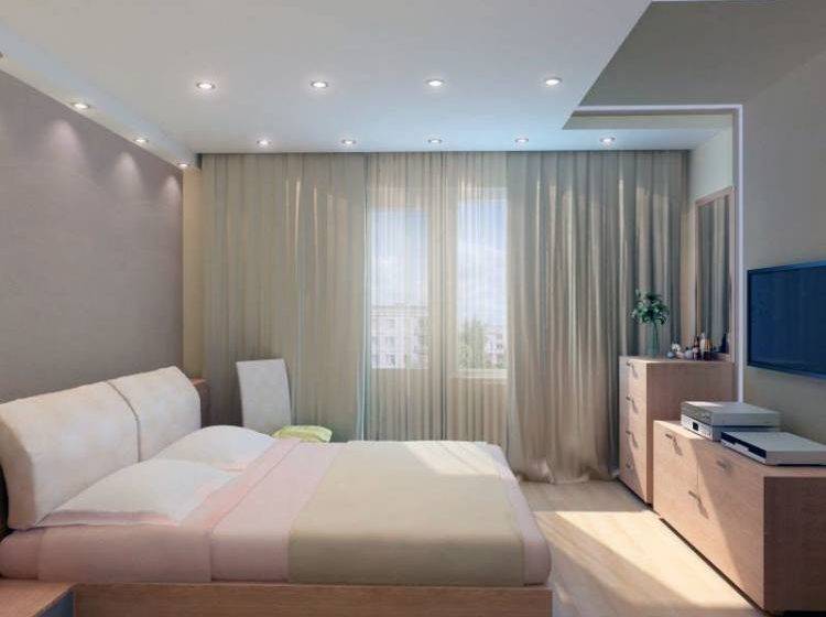 Натяжные потолки в спальне с точечными светильниками