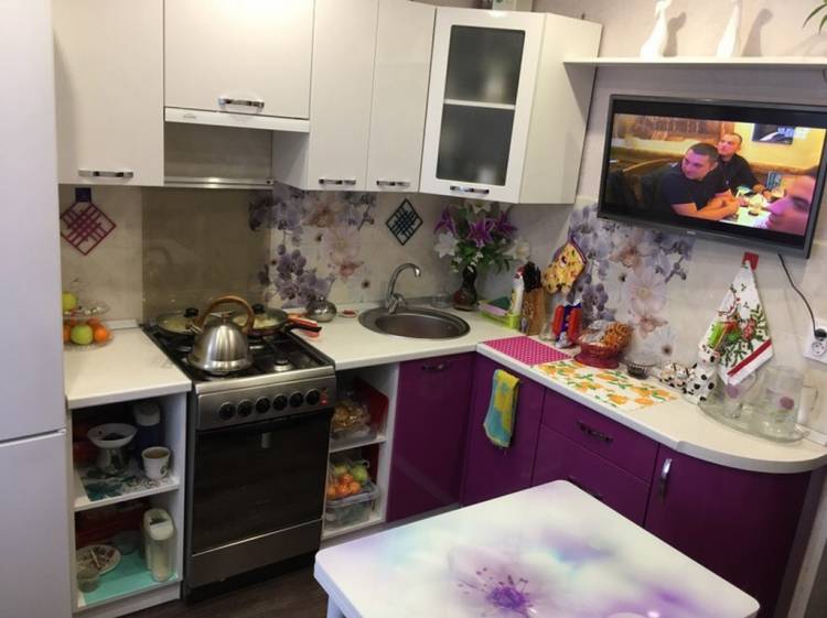 Телевизор на кухне в хрущевк
