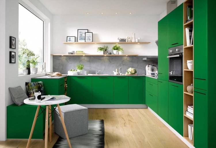 Кухня в светло зеленых тонах