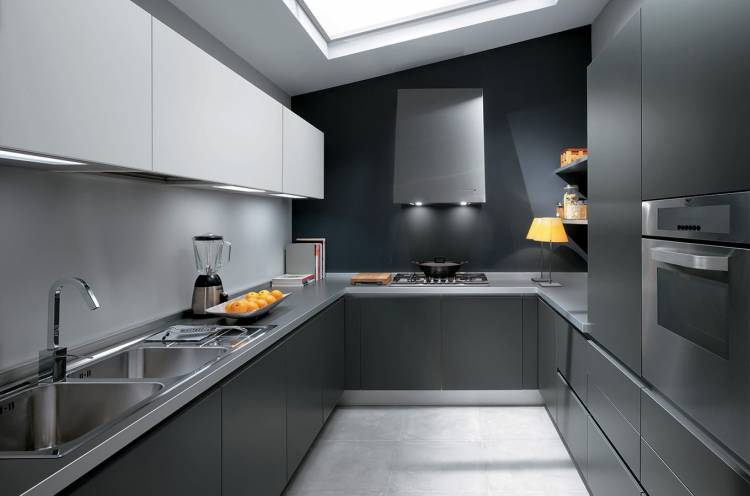 Кухня темно серого цвета в интерьер