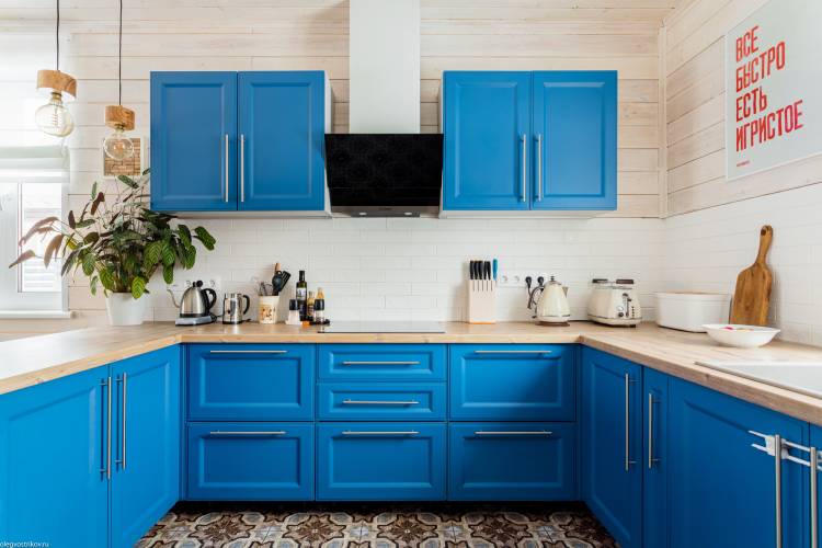 Красивые синие кухни в современном стиле