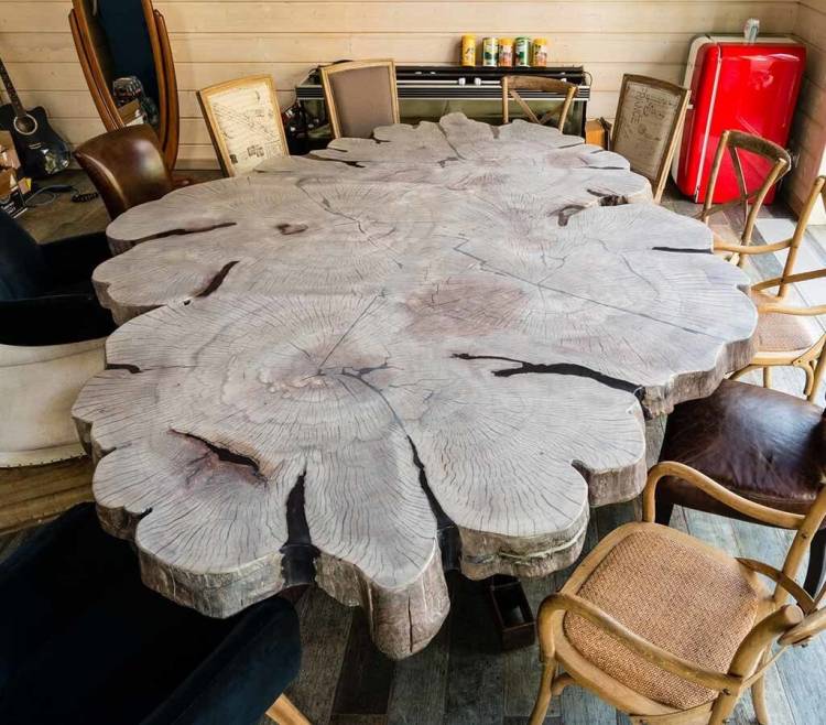 Большой обеденный стол из торцевого спила дерев