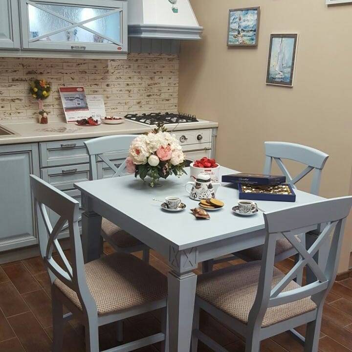 Как правильно выбрать стол для маленькой кухни