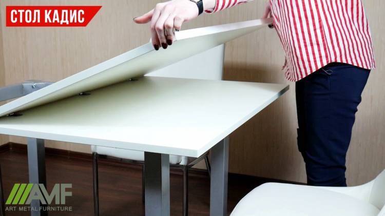 Недорогой раскладной стол Кадис белого цвета с алюминиевой базой