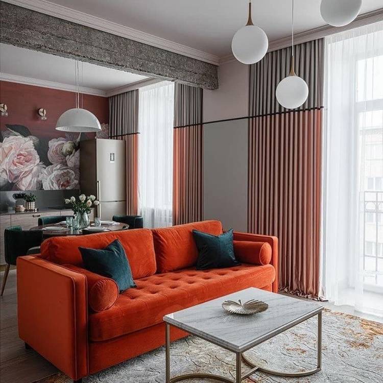 Оранжевая мебель в интерьере гостиной