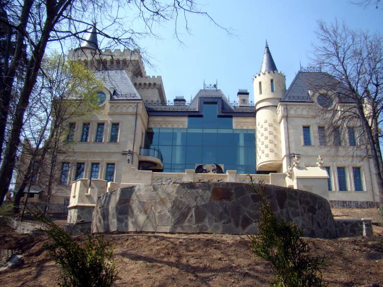 Как выглядит замок Пугачевой и Галкина* изнутри