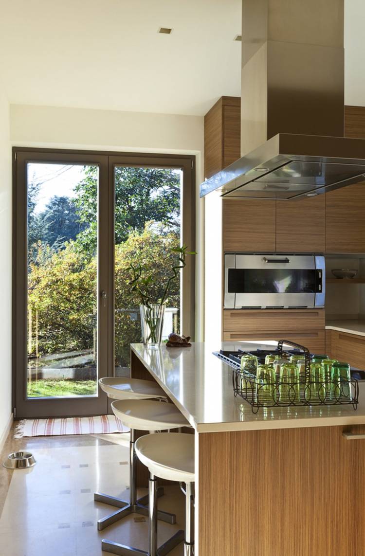 Фото интерьеров кухонь с захватывающим видом из