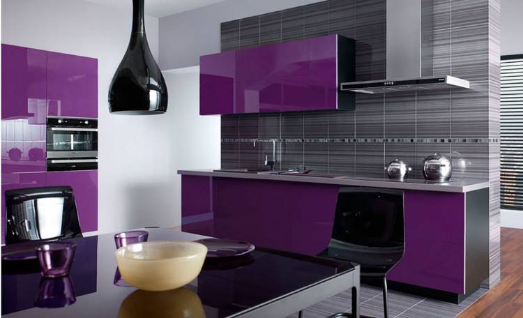 Современная кухня в сиреневых и фиолетовых тонах