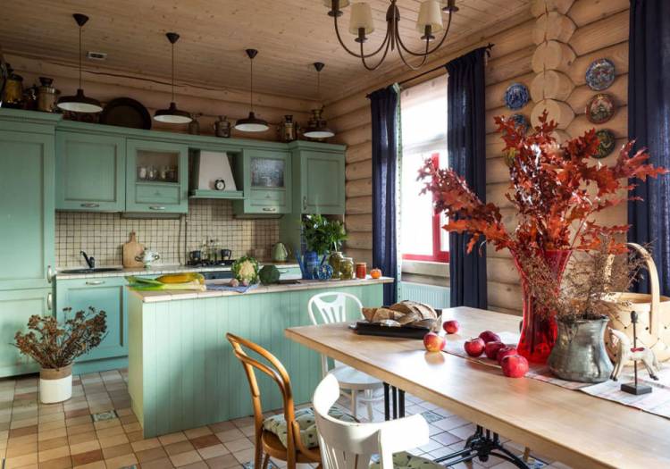 Кухня в деревянном доме из брев