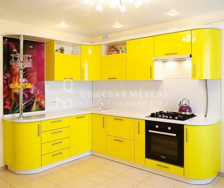 Угловой кухонный гарнитур с фасадами желтого цвета Корнер арт