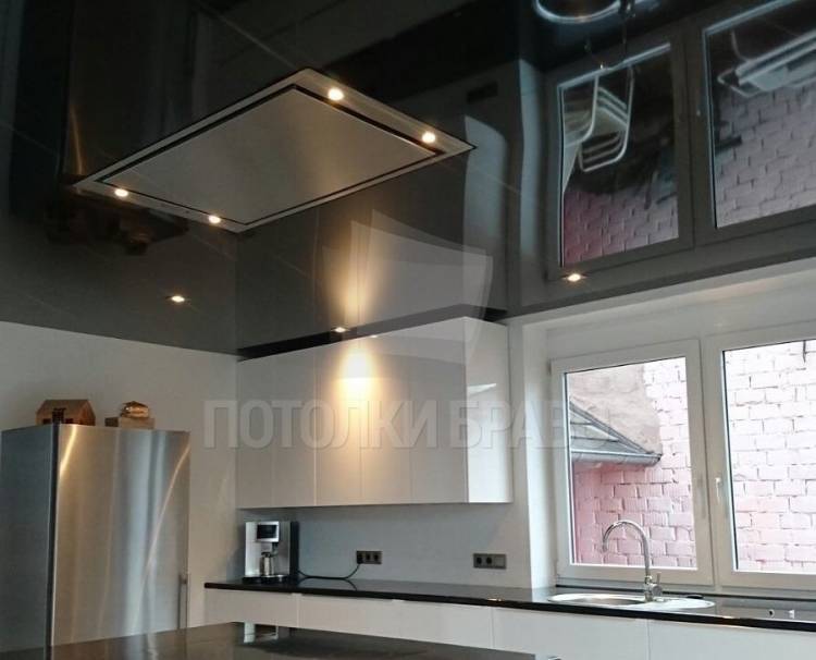 Черный зеркальный натяжной потолок для кухни НП