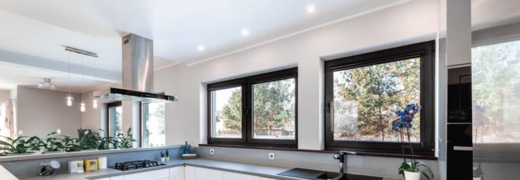 Коричневые окна в интерьере кухни: 66 фото дизайна