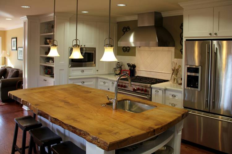 Деревянные столешницы в интерьерах современных кухонь