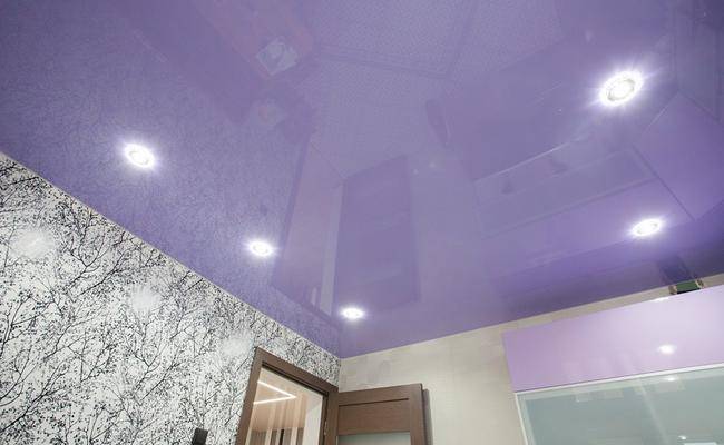 Глянцевый натяжной потолок цвета Фиолетовый