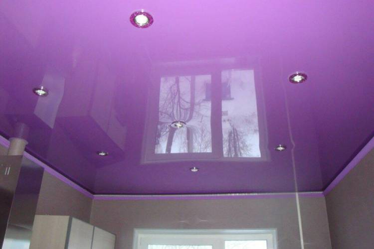 Фиолетовый натяжной потолок в интерьере, фот