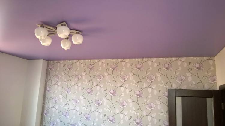 Монтаж и ремонт натяжных потолков сиреневого, фиолетового цветов
