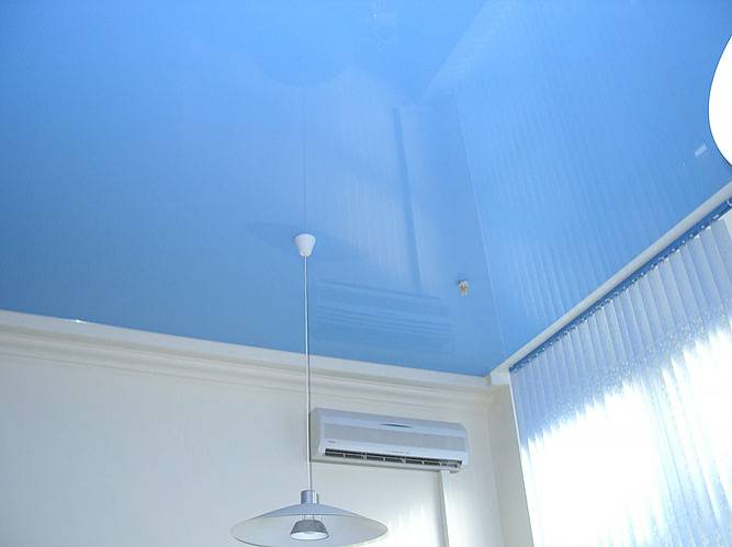 Синий натяжной потол