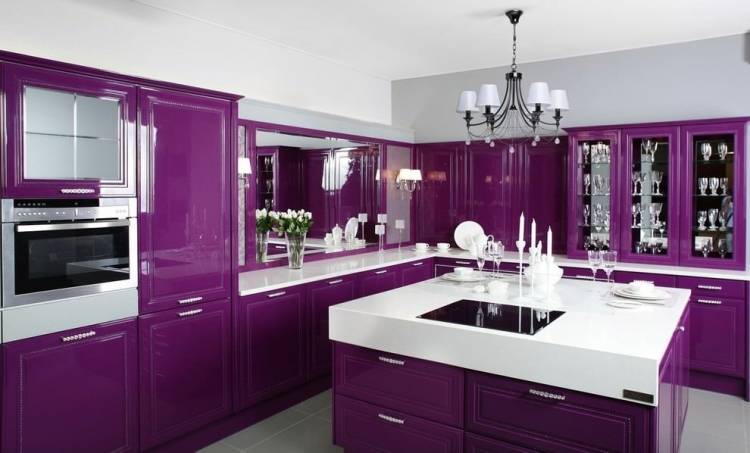 Кухонный гарнитур в фиолетовых тонах