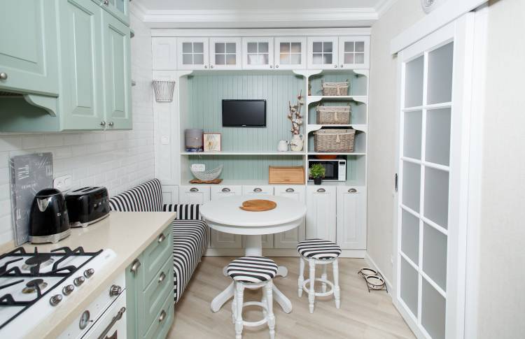 Кухня мятного цвета в стиле прованс из реализованного дизайн-проекта AVE interior design