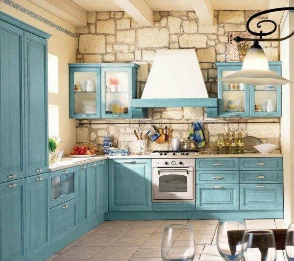Голубая кухня в стиле прованс