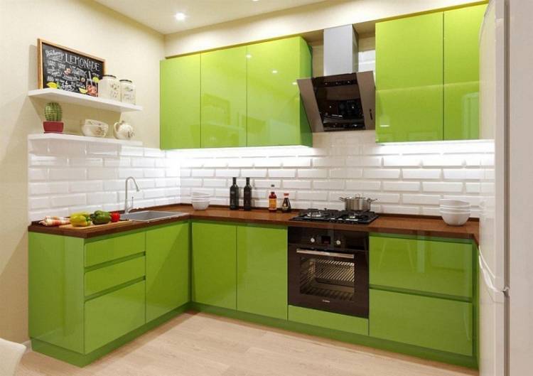 Маленькая угловая кухня зеленая: 79 фото в интерьере