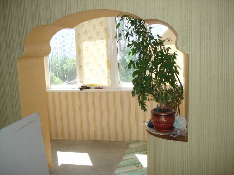 Отделка арок между балконом и комнатой