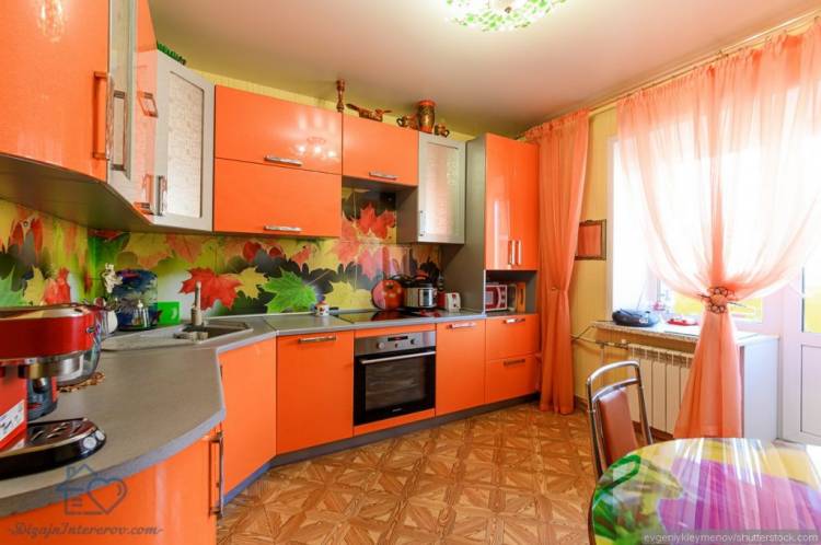 Кухня оранжевого цвет