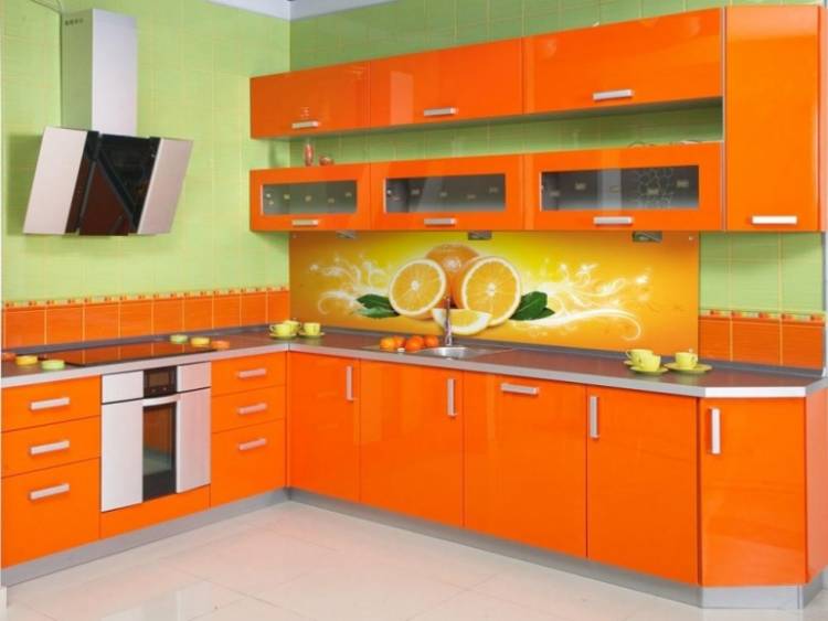 Оранжевая кухня в интерьер