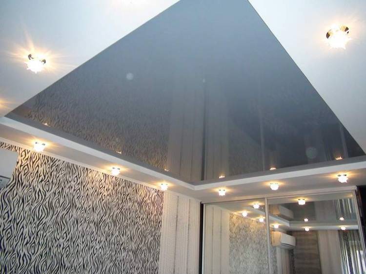 Серый натяжной потол