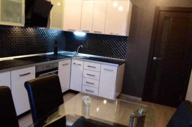 Белая кухня темные стены: 101+ идей стильного дизайна