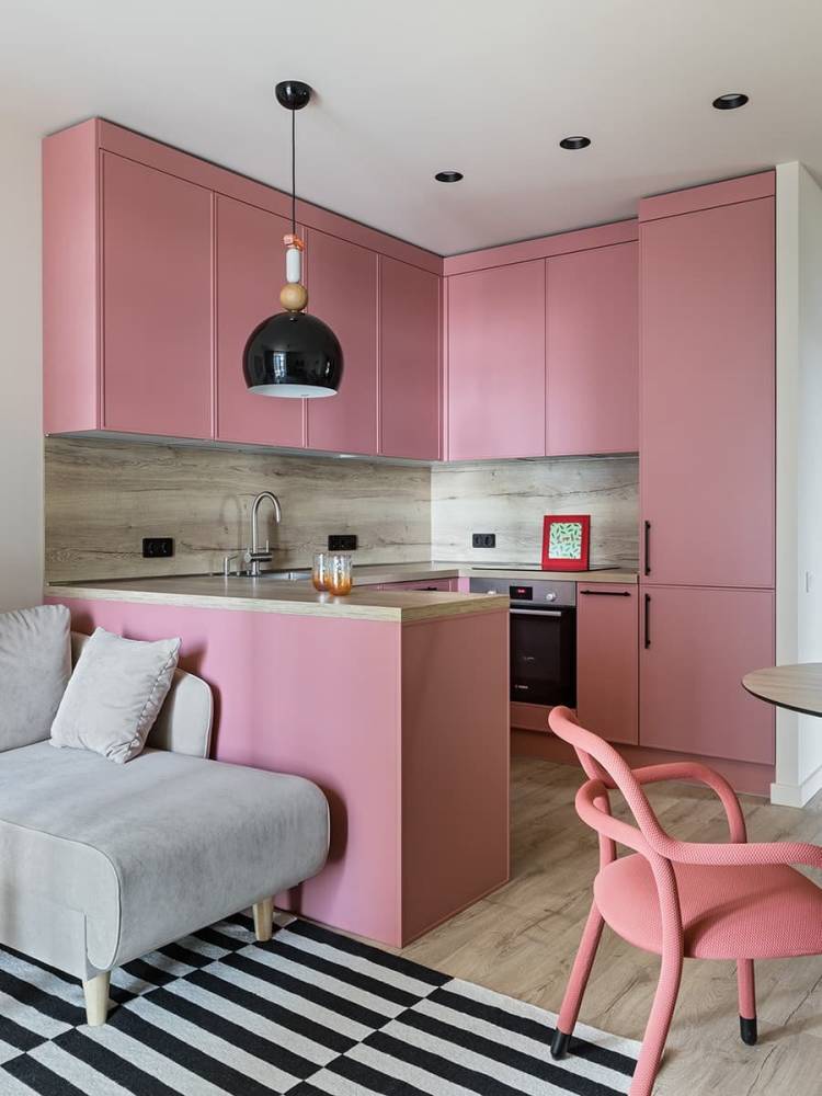 Розовая кухня в интерьер
