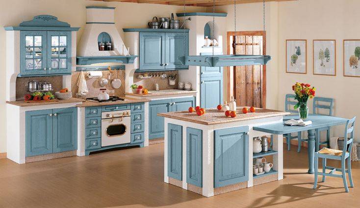 Cucina in muratura interamente in massello di legno laccata azzurra