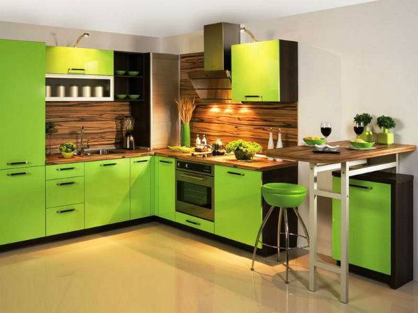 Выразительный дизайн кухни в зеленом цвет