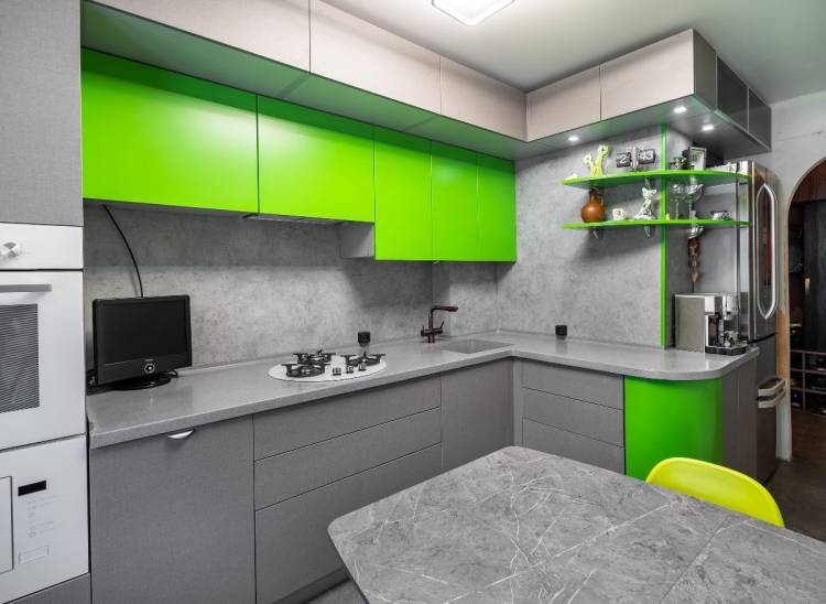 Яркая дизайнерская кухня зеленого цвет