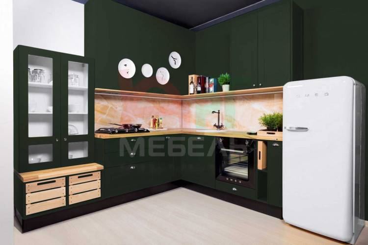 кухню темно-зеленого цвета с акцентами в Петрозаводск