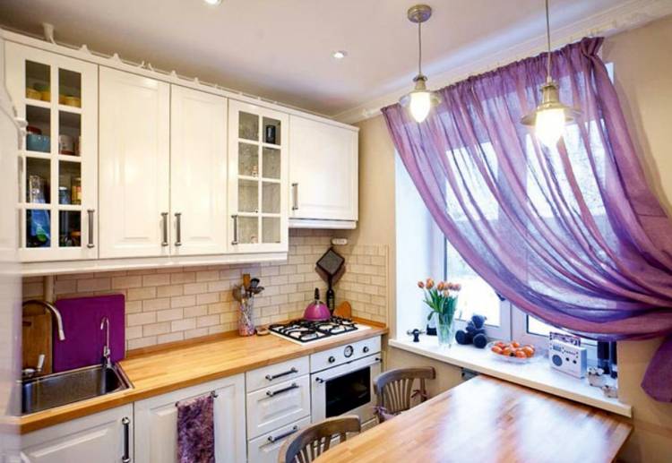Фиолетовые шторы на кухню