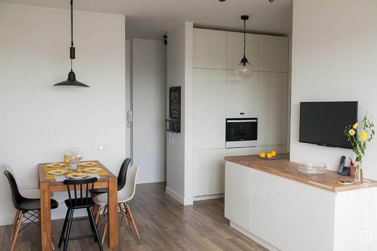 Кухня-гостиная в скандинавском стиле в небольшой однокомнатной квартир