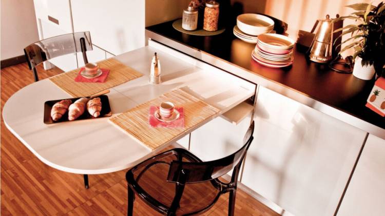 Столы и стулья для маленькой кухни